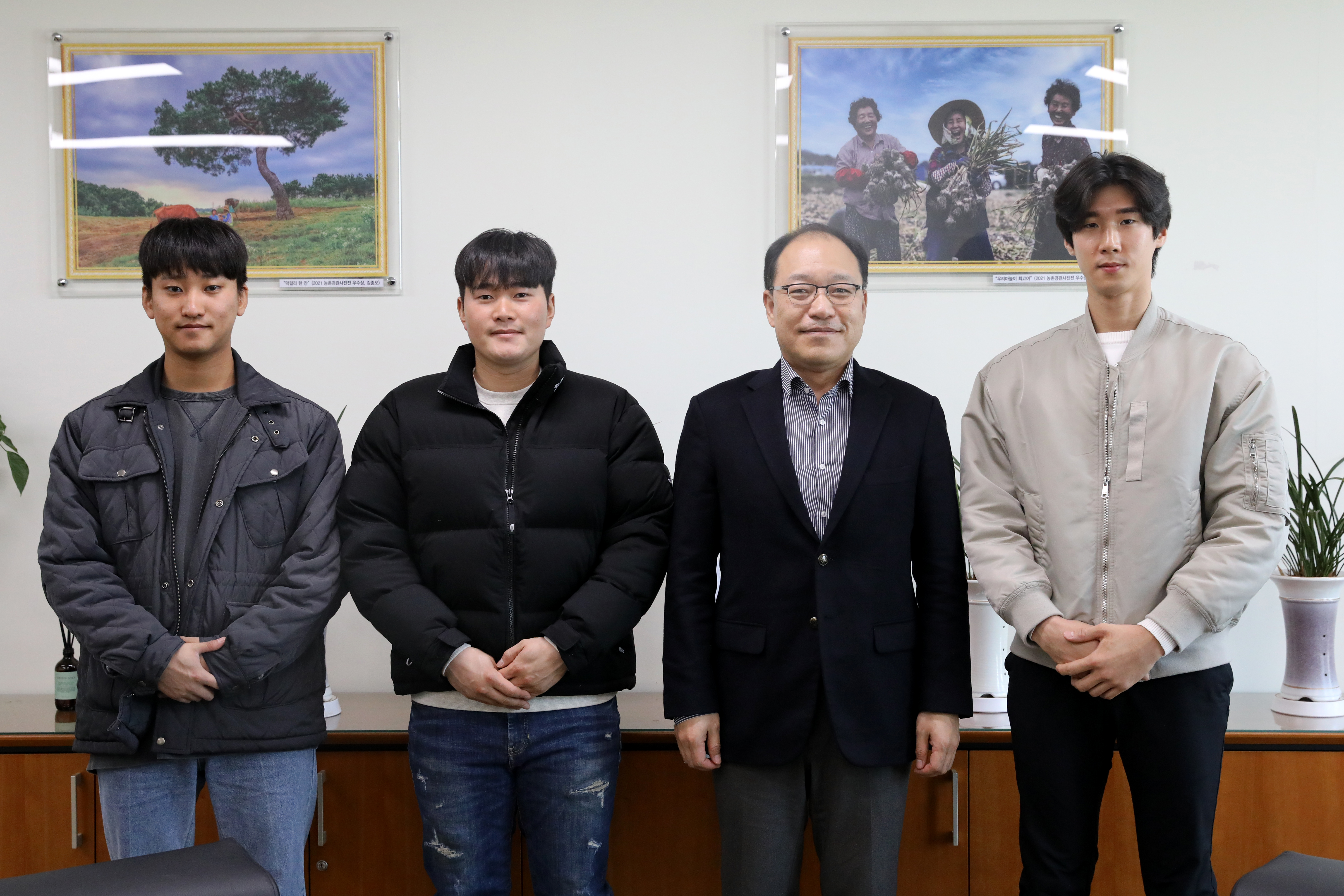 수산양식학과 졸업생 기념 촬영 사진