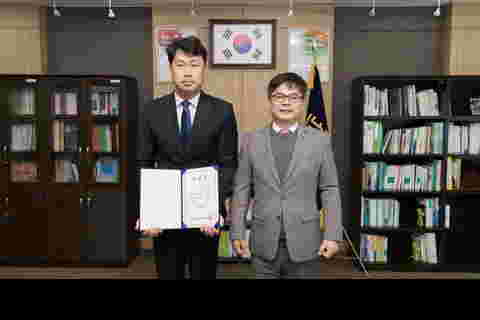신규 교직원 임용장 전달